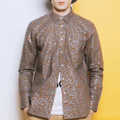 不规则字母满印长袖衬衫